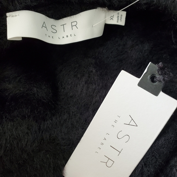 NEW ASTR the Label Fuzzy Crop Black Sweater - Picture 5 of 5